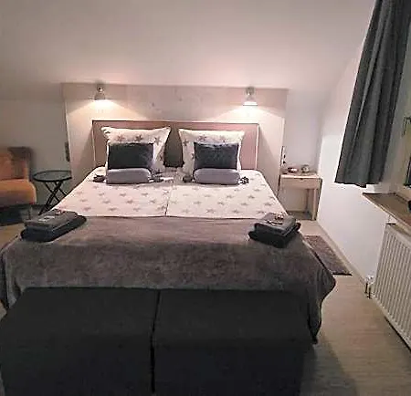 Ravelin Bed and Breakfast 4*