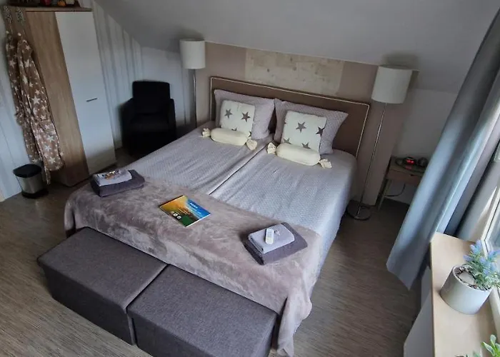 Ravelin Bed & Breakfast 4*